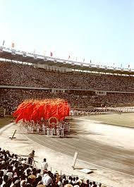 诺兰·莱恩在 1973 年两次投出无安打比赛，成为历史上单季两场无安打的第三人